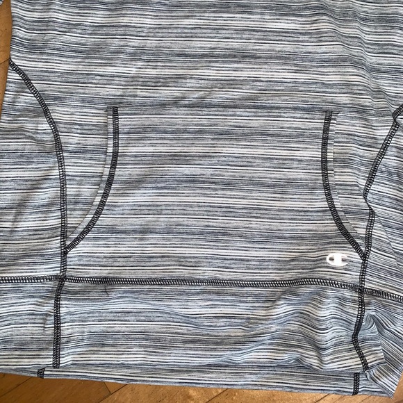 [XS]👚CHAMPION hoodie - Picture 4 of 5